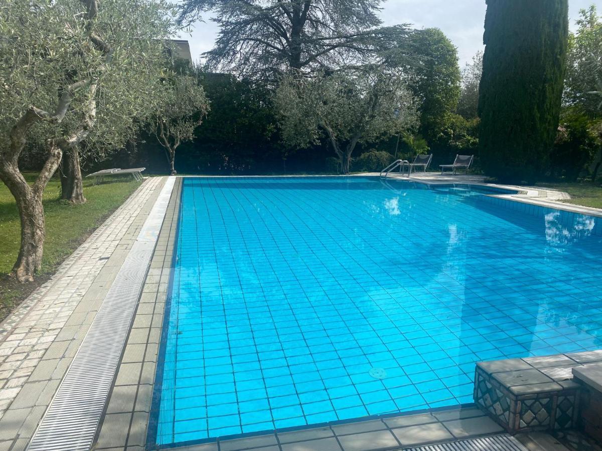 Villa Sweet Flower - With Private Pool And Garden Манерба-дель-Гарда Экстерьер фото